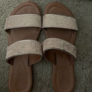 Size 8 and half . I got these shoes at shoe land . Very cute and very glittery